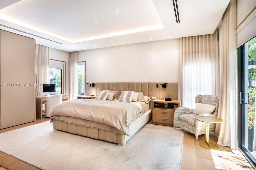Activo con contrato: $16,500 (4 camas, 3 baños, 2719 Pies cuadrados)
