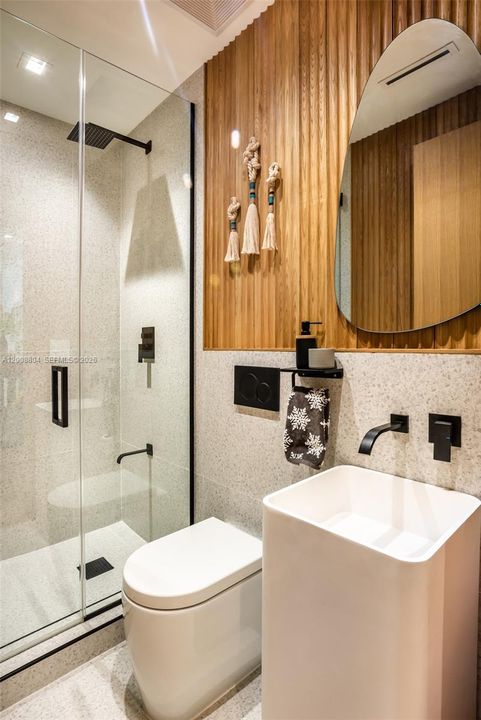 Activo con contrato: $16,500 (4 camas, 3 baños, 2719 Pies cuadrados)