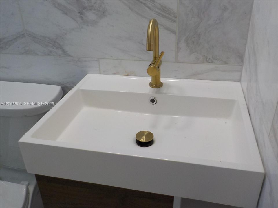 На продажу: $499,999 (2 спален, 2 ванн, 868 Квадратных фут)