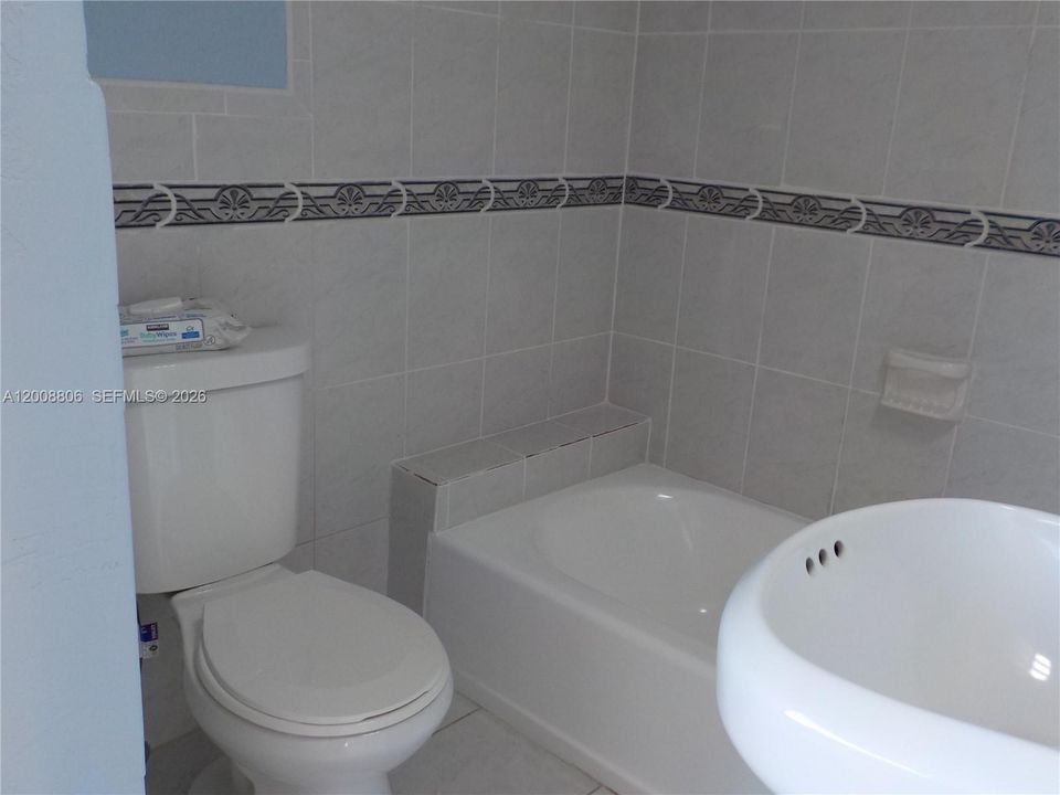 На продажу: $499,999 (2 спален, 2 ванн, 868 Квадратных фут)