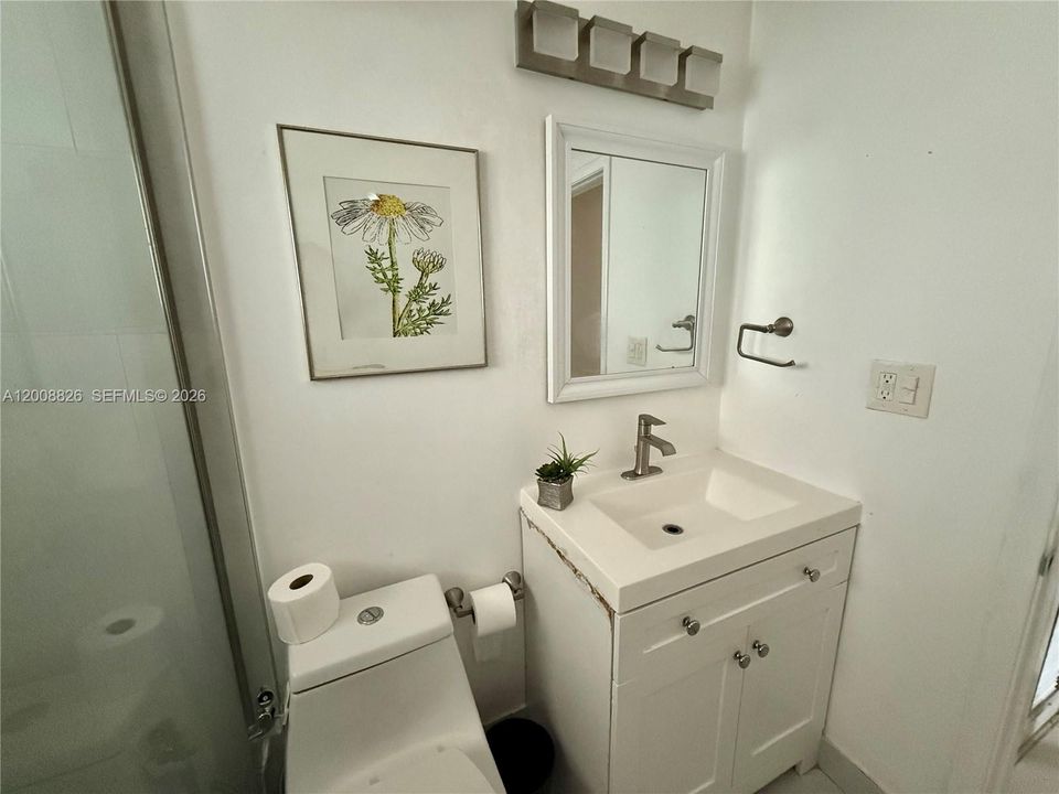Activo con contrato: $649,900 (3 camas, 3 baños, 1395 Pies cuadrados)