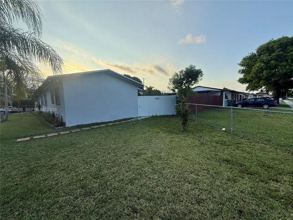 Activo con contrato: $649,900 (3 camas, 3 baños, 1395 Pies cuadrados)