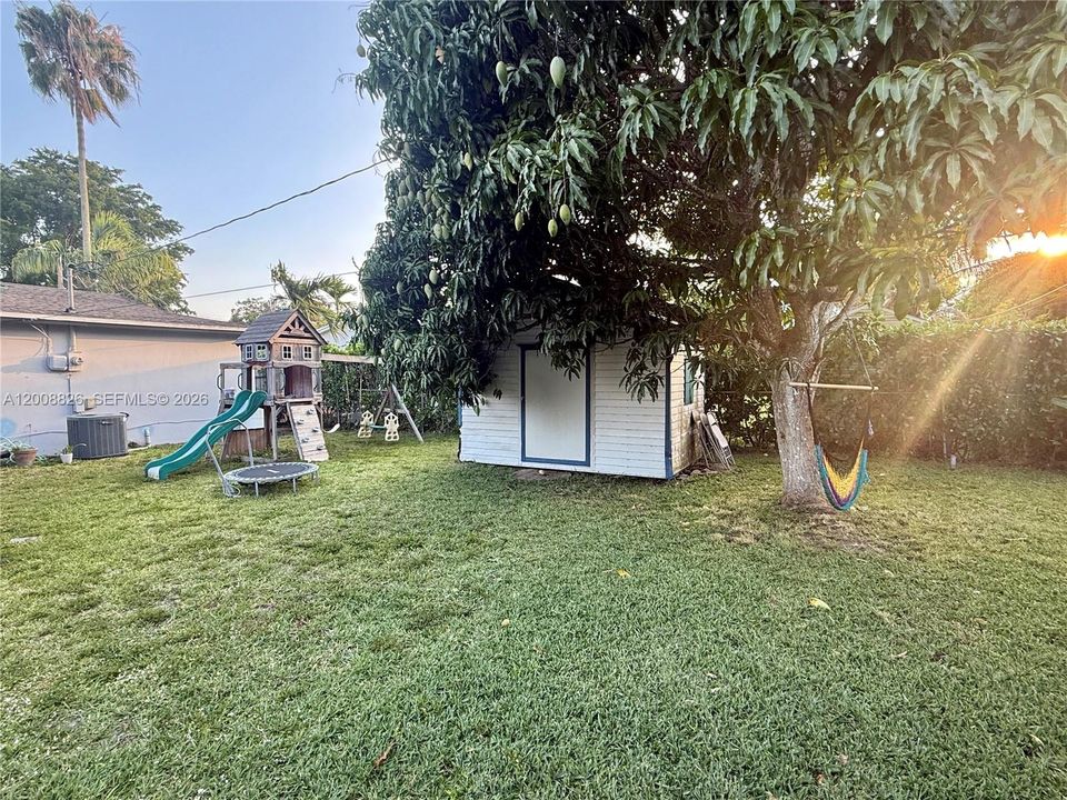 Activo con contrato: $649,900 (3 camas, 3 baños, 1395 Pies cuadrados)