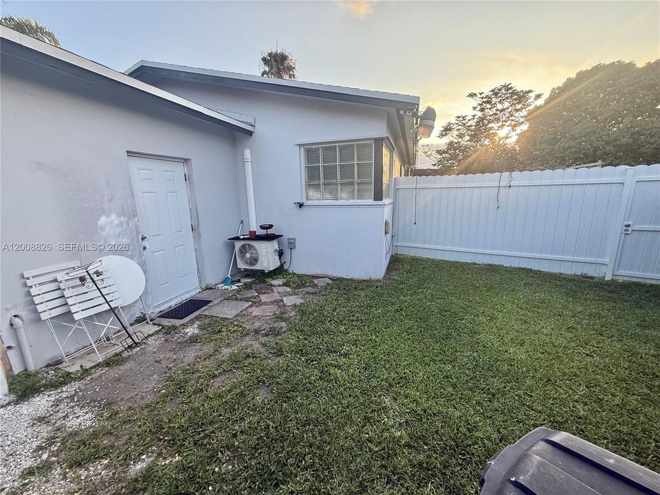 Activo con contrato: $649,900 (3 camas, 3 baños, 1395 Pies cuadrados)
