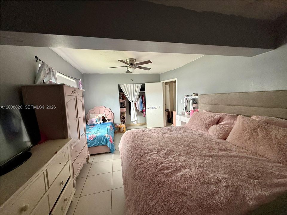 Activo con contrato: $649,900 (3 camas, 3 baños, 1395 Pies cuadrados)
