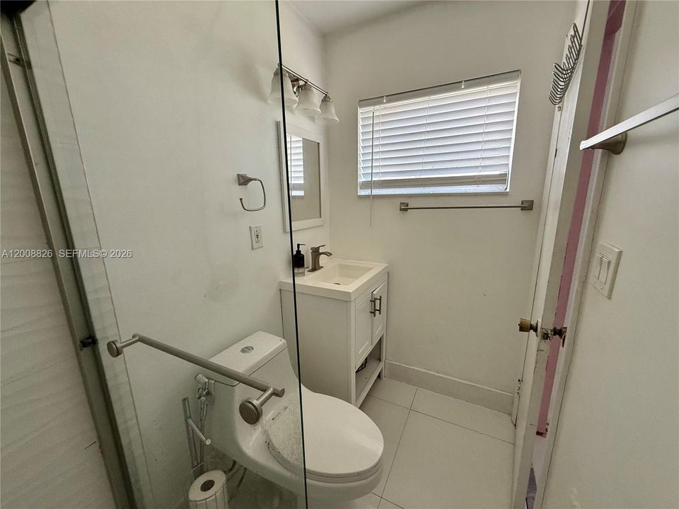 Activo con contrato: $649,900 (3 camas, 3 baños, 1395 Pies cuadrados)