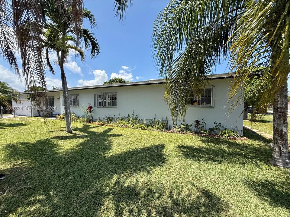 Activo con contrato: $649,900 (3 camas, 3 baños, 1395 Pies cuadrados)
