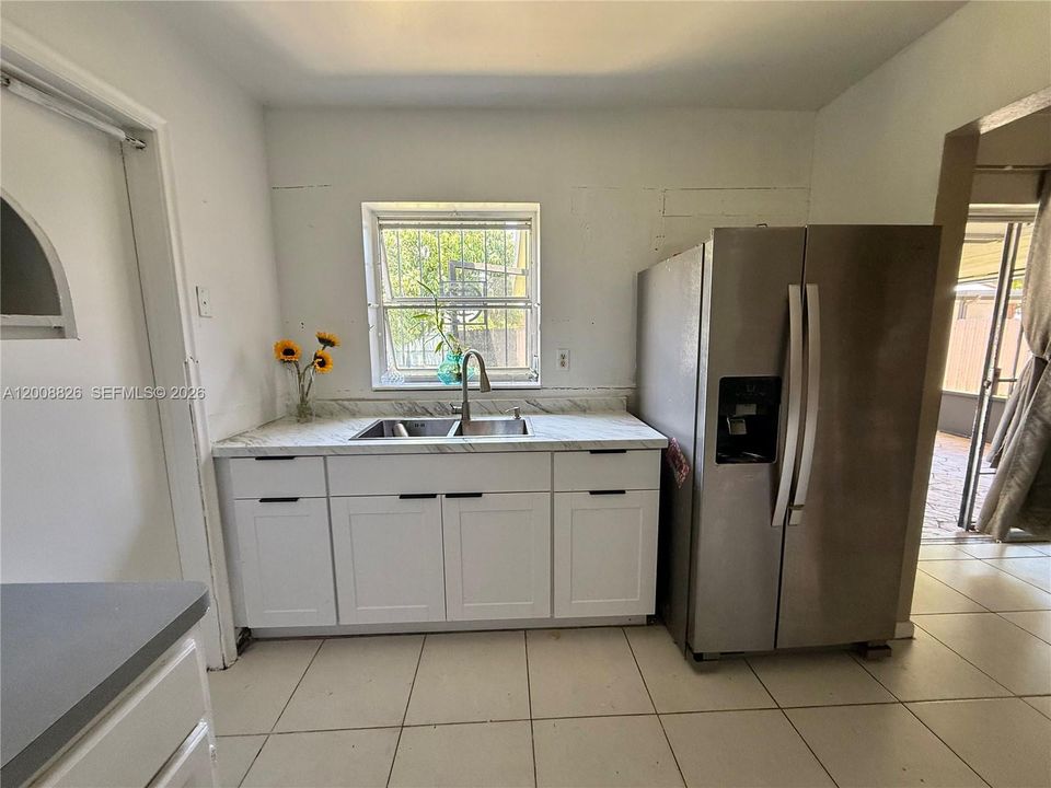 Activo con contrato: $649,900 (3 camas, 3 baños, 1395 Pies cuadrados)