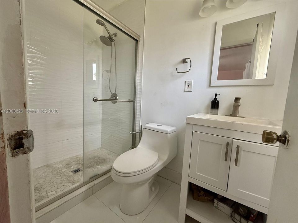 Activo con contrato: $649,900 (3 camas, 3 baños, 1395 Pies cuadrados)