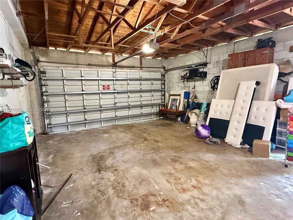 Activo con contrato: $649,900 (3 camas, 3 baños, 1395 Pies cuadrados)