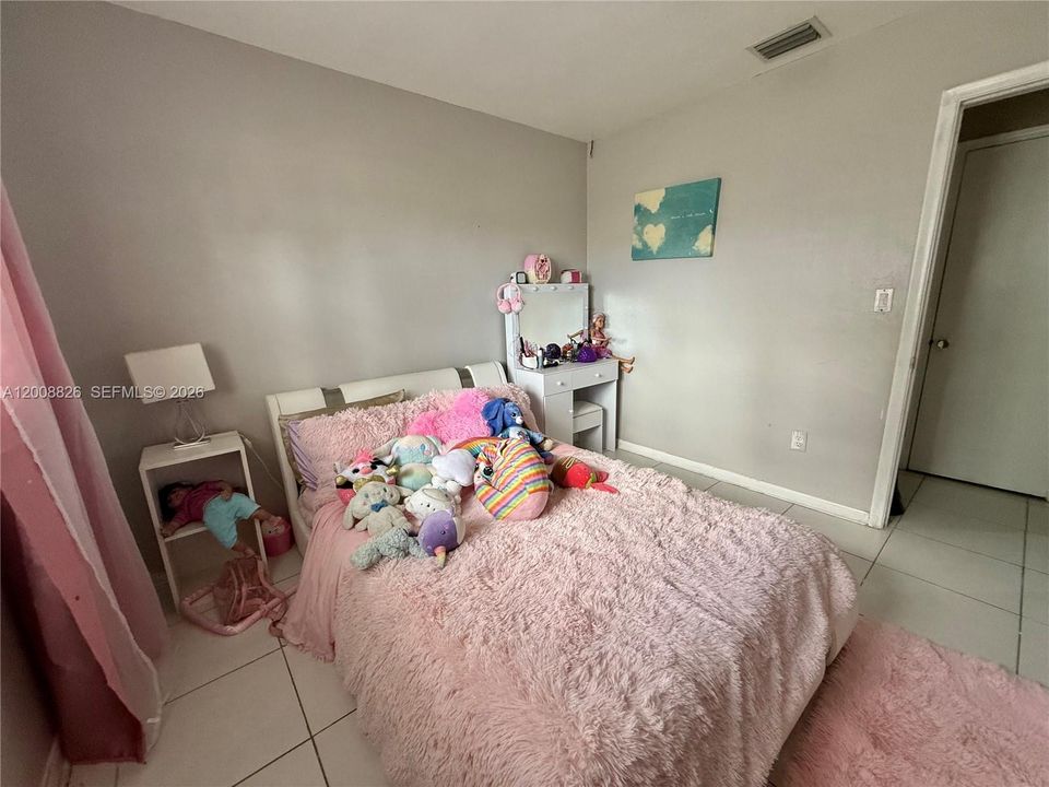 Activo con contrato: $649,900 (3 camas, 3 baños, 1395 Pies cuadrados)