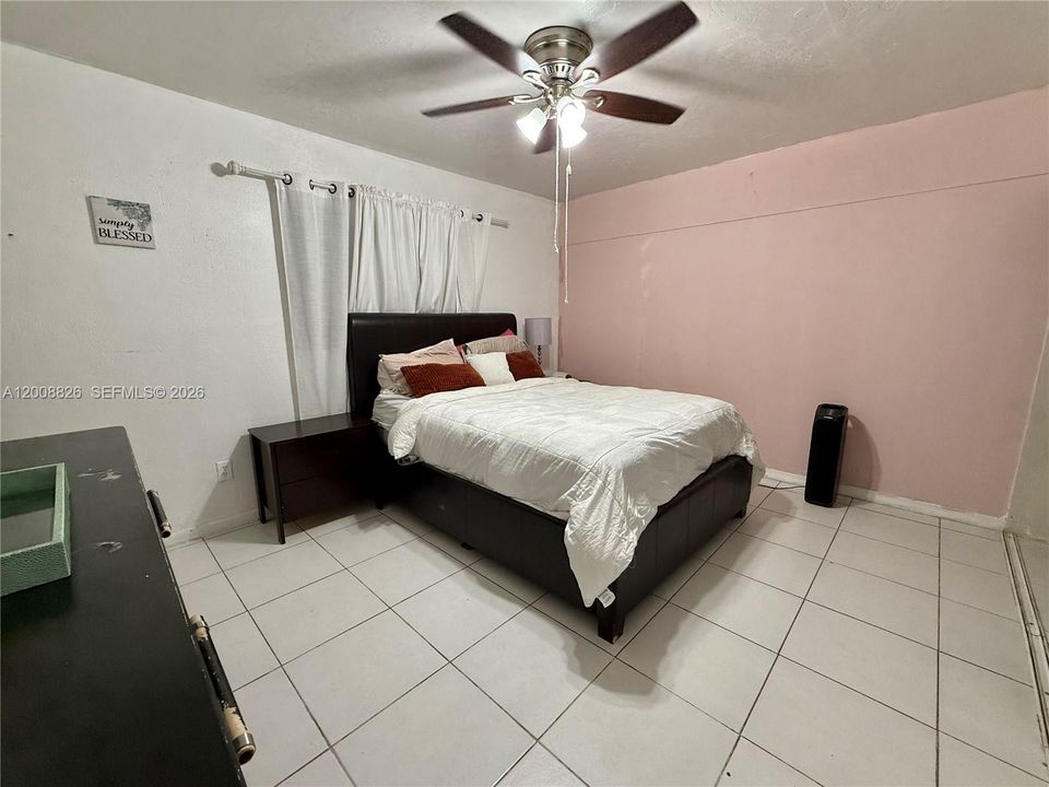 Activo con contrato: $649,900 (3 camas, 3 baños, 1395 Pies cuadrados)