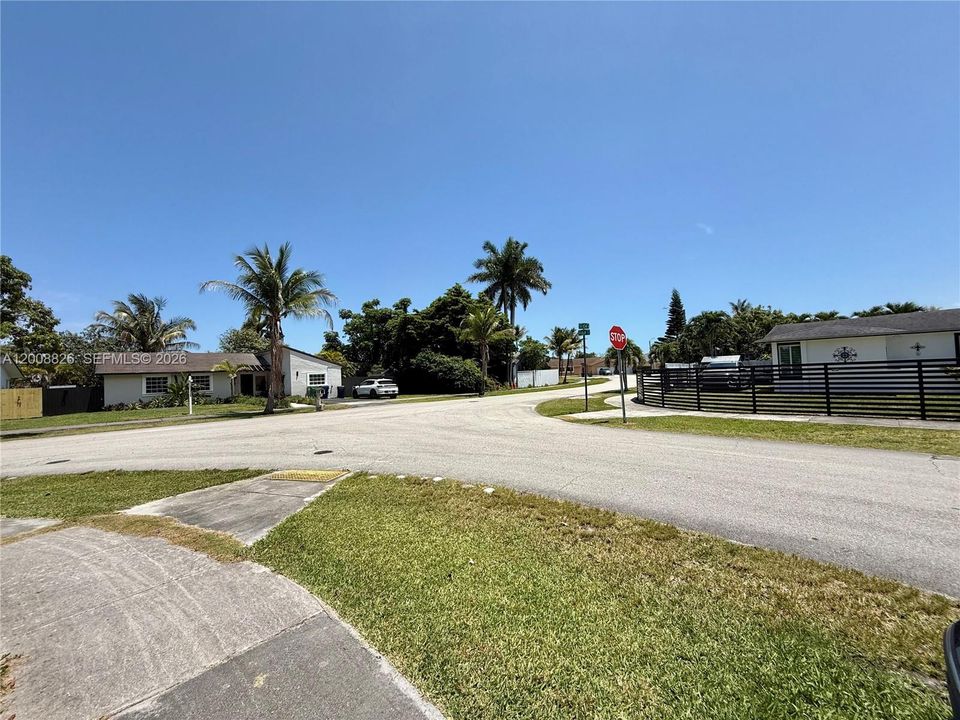 Activo con contrato: $649,900 (3 camas, 3 baños, 1395 Pies cuadrados)