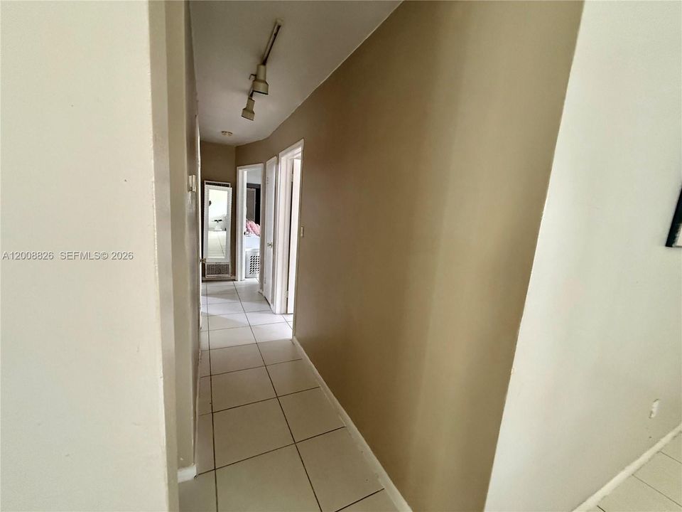 Activo con contrato: $649,900 (3 camas, 3 baños, 1395 Pies cuadrados)