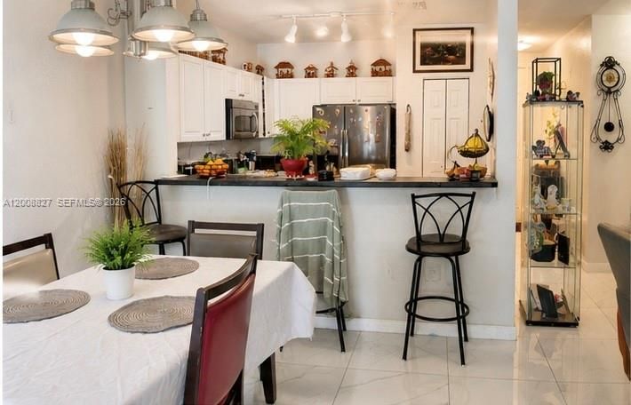 For Sale: $255,500 (3 beds, 2 baths, 1062 Square Feet)