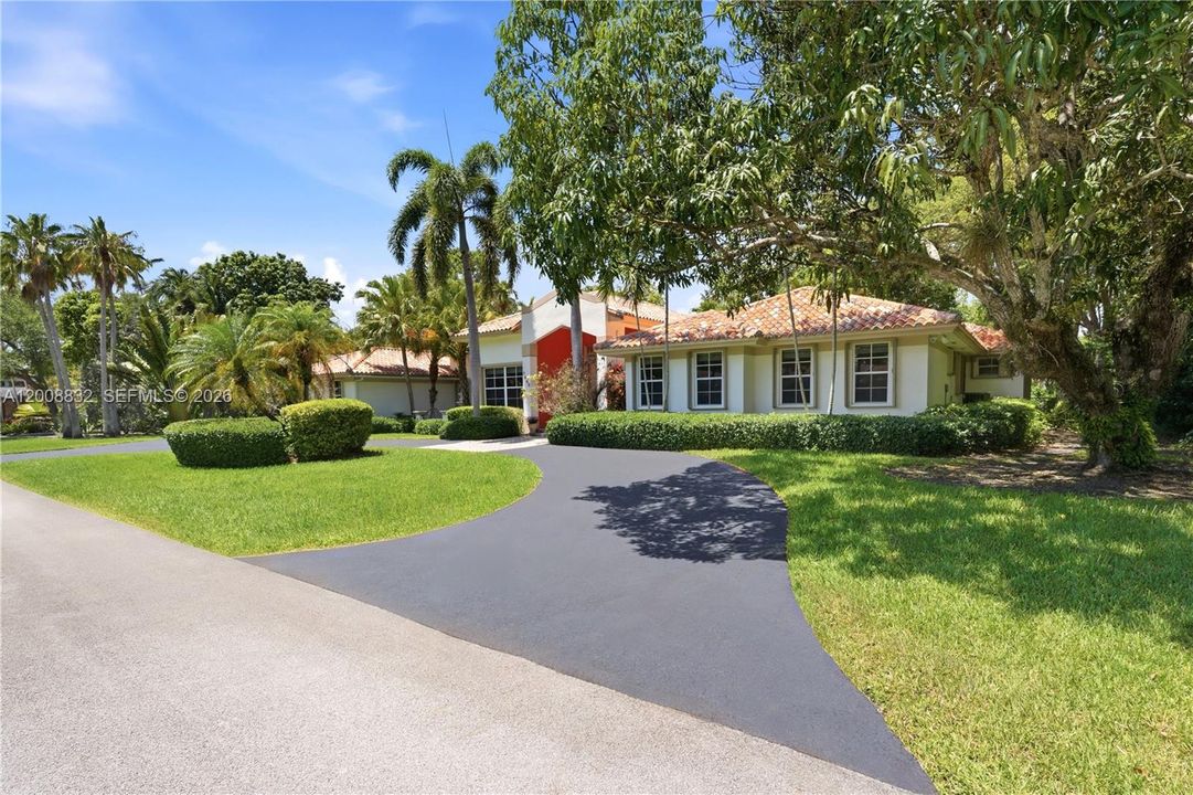 Active With Contract: $2,100,000 (5 beds, 4 baths, 3039 Square Feet)
