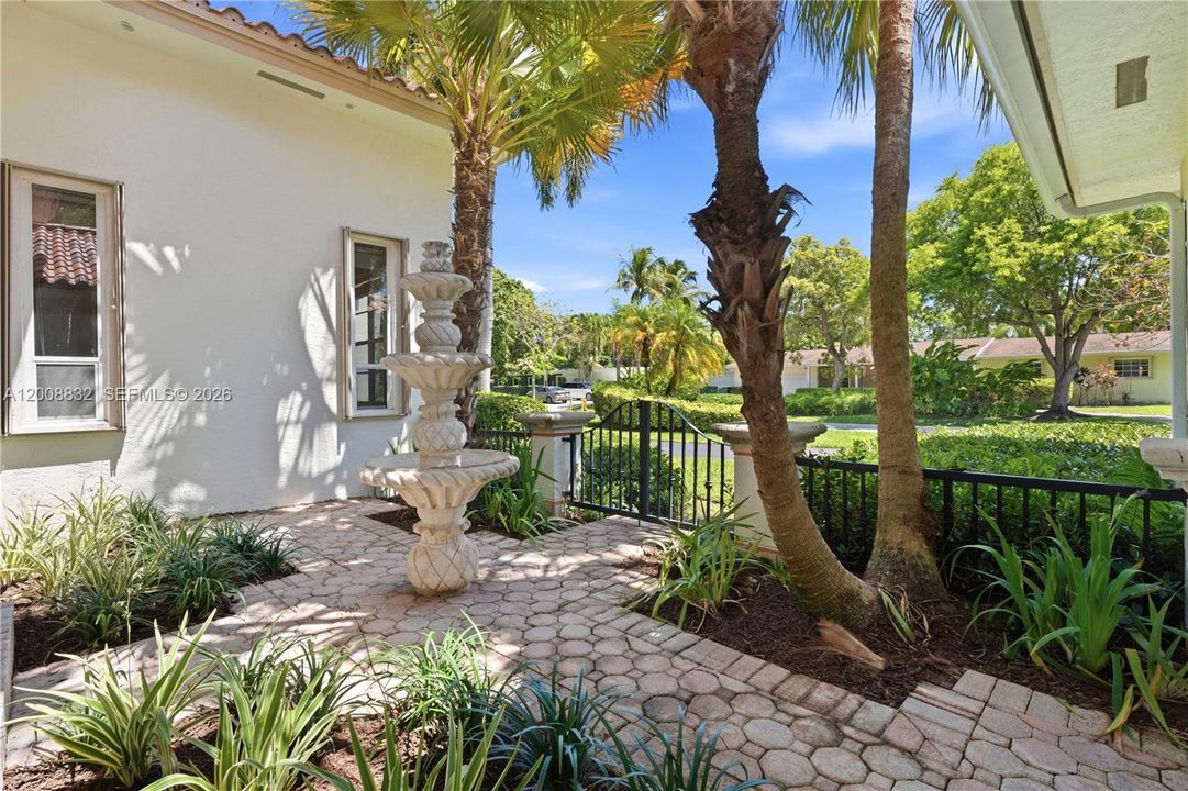 Active With Contract: $2,100,000 (5 beds, 4 baths, 3039 Square Feet)