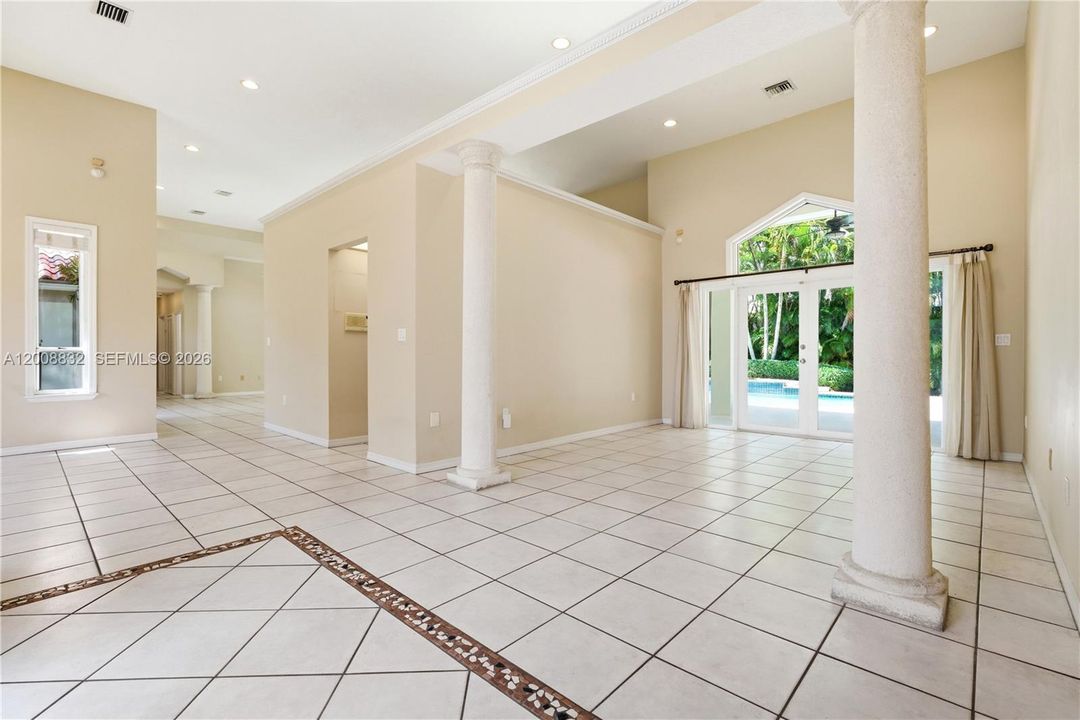 Active With Contract: $2,100,000 (5 beds, 4 baths, 3039 Square Feet)