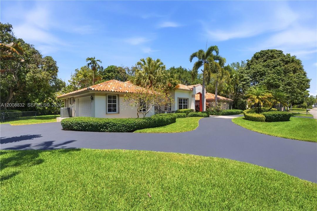 Active With Contract: $2,100,000 (5 beds, 4 baths, 3039 Square Feet)