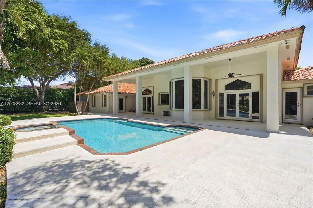 Active With Contract: $2,100,000 (5 beds, 4 baths, 3039 Square Feet)