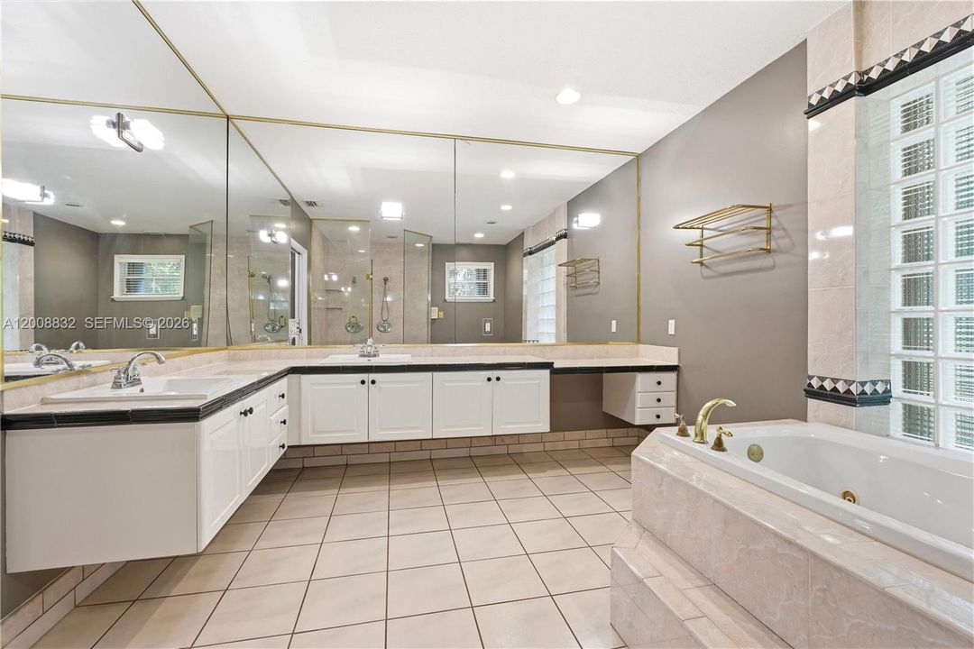 Active With Contract: $2,100,000 (5 beds, 4 baths, 3039 Square Feet)