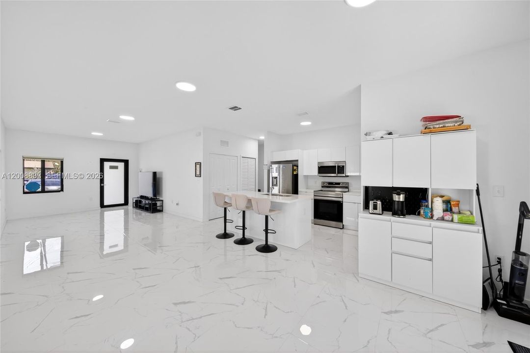 For Sale: $585,000 (4 beds, 2 baths, 1476 Square Feet)
