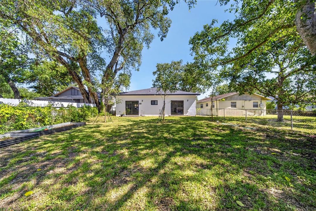 For Sale: $585,000 (4 beds, 2 baths, 1476 Square Feet)