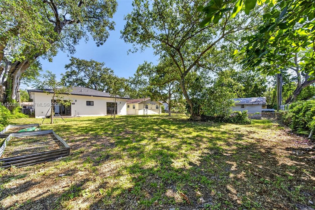 For Sale: $585,000 (4 beds, 2 baths, 1476 Square Feet)