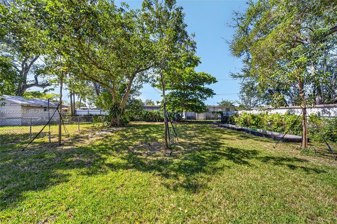For Sale: $585,000 (4 beds, 2 baths, 1476 Square Feet)