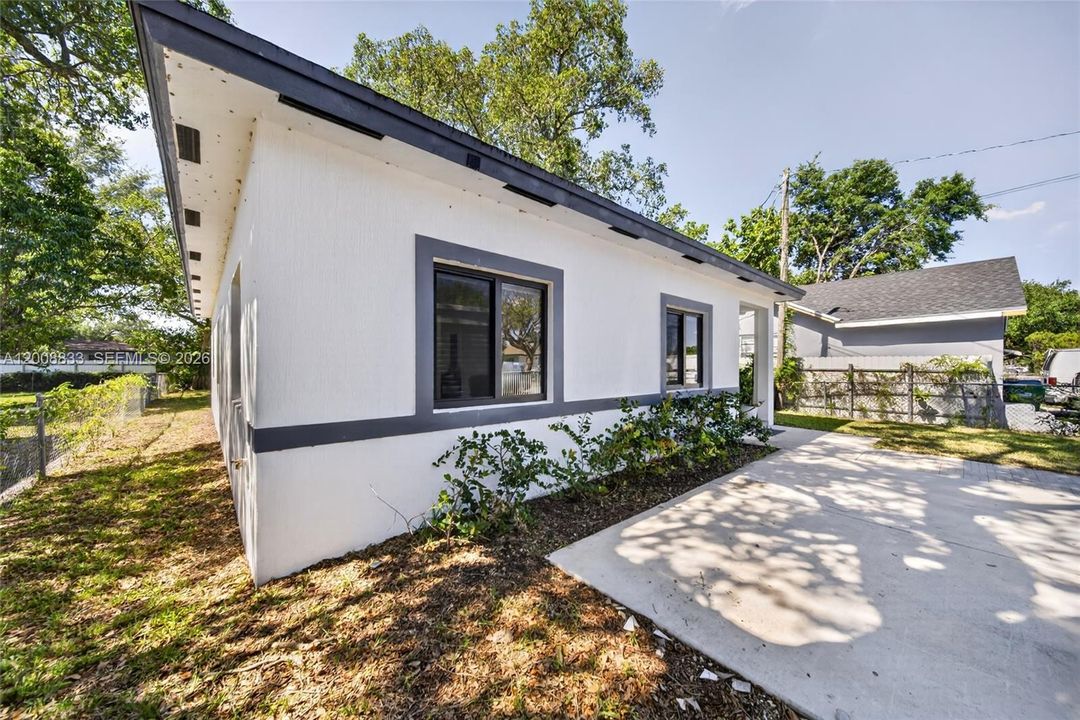 For Sale: $585,000 (4 beds, 2 baths, 1476 Square Feet)