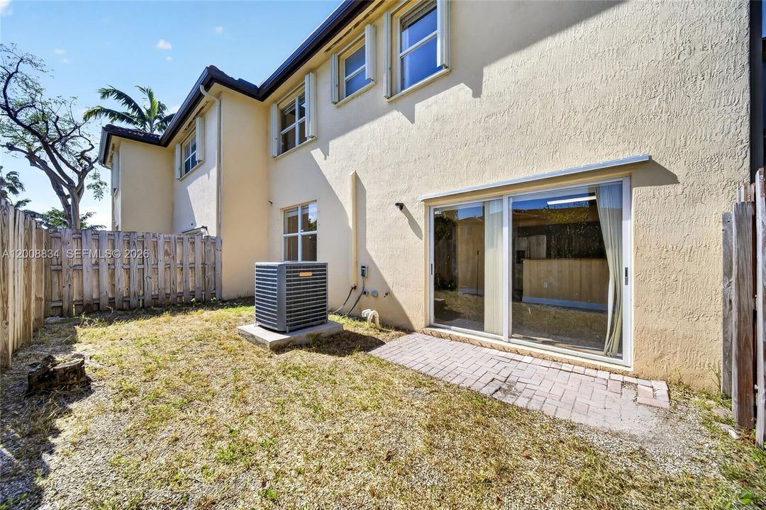 En Venta: $289,000 (3 camas, 2 baños, 1379 Pies cuadrados)