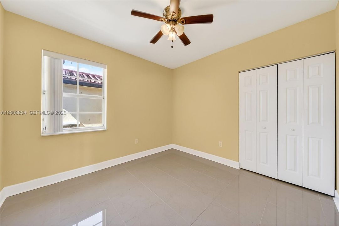 En Venta: $289,000 (3 camas, 2 baños, 1379 Pies cuadrados)
