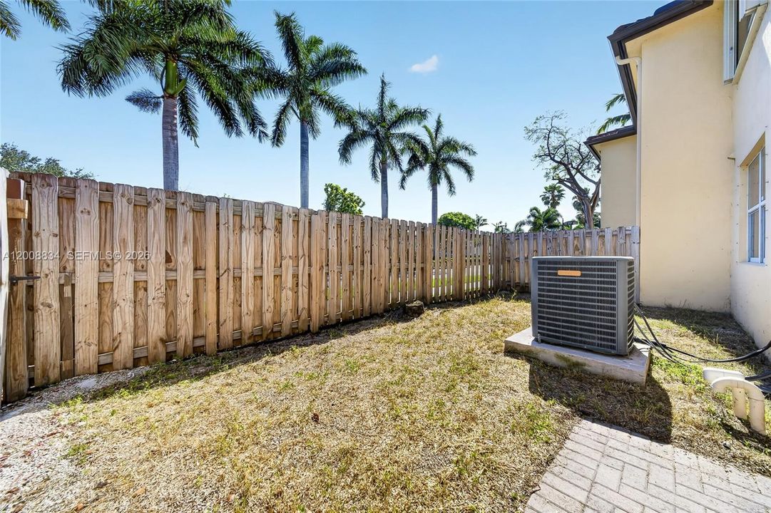 En Venta: $289,000 (3 camas, 2 baños, 1379 Pies cuadrados)