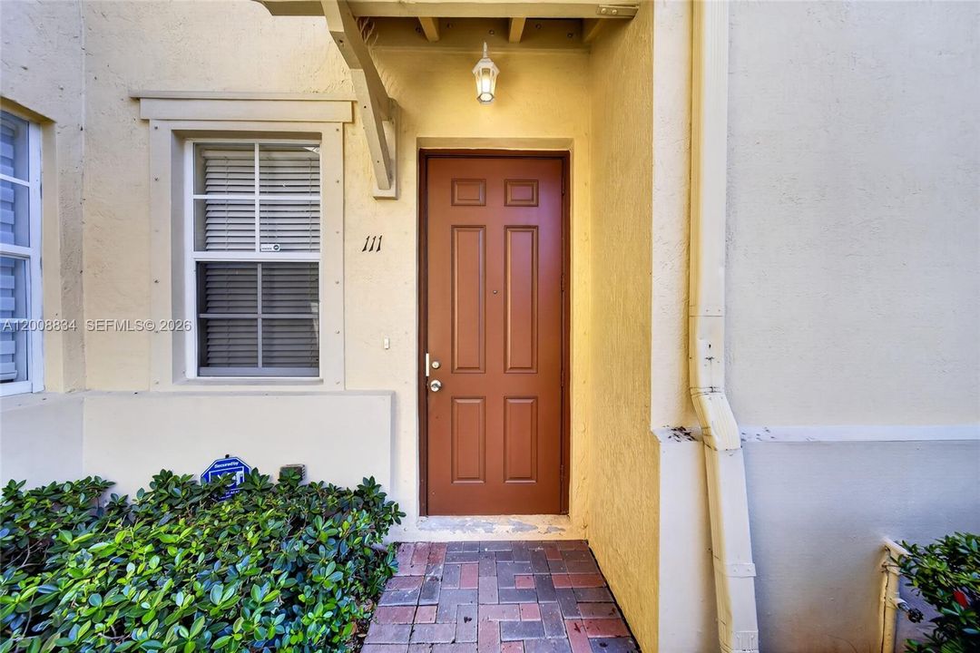 En Venta: $289,000 (3 camas, 2 baños, 1379 Pies cuadrados)