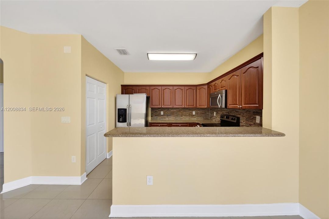 En Venta: $289,000 (3 camas, 2 baños, 1379 Pies cuadrados)