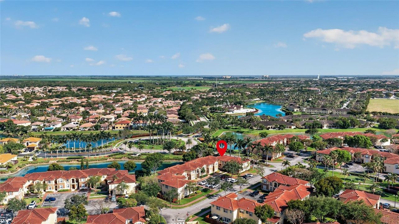 En Venta: $289,000 (3 camas, 2 baños, 1379 Pies cuadrados)