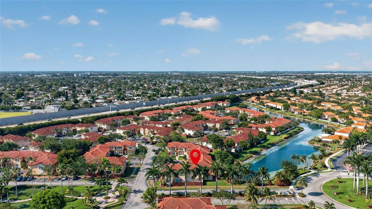 En Venta: $289,000 (3 camas, 2 baños, 1379 Pies cuadrados)