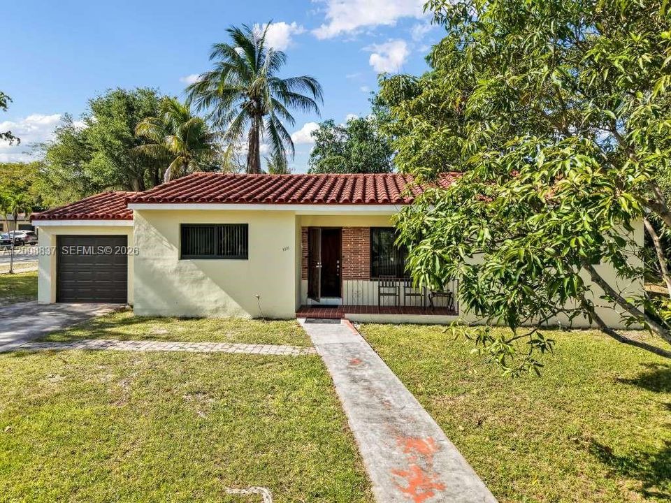 Недавно продано: $529,900 (3 спален, 2 ванн, 1220 Квадратных фут)