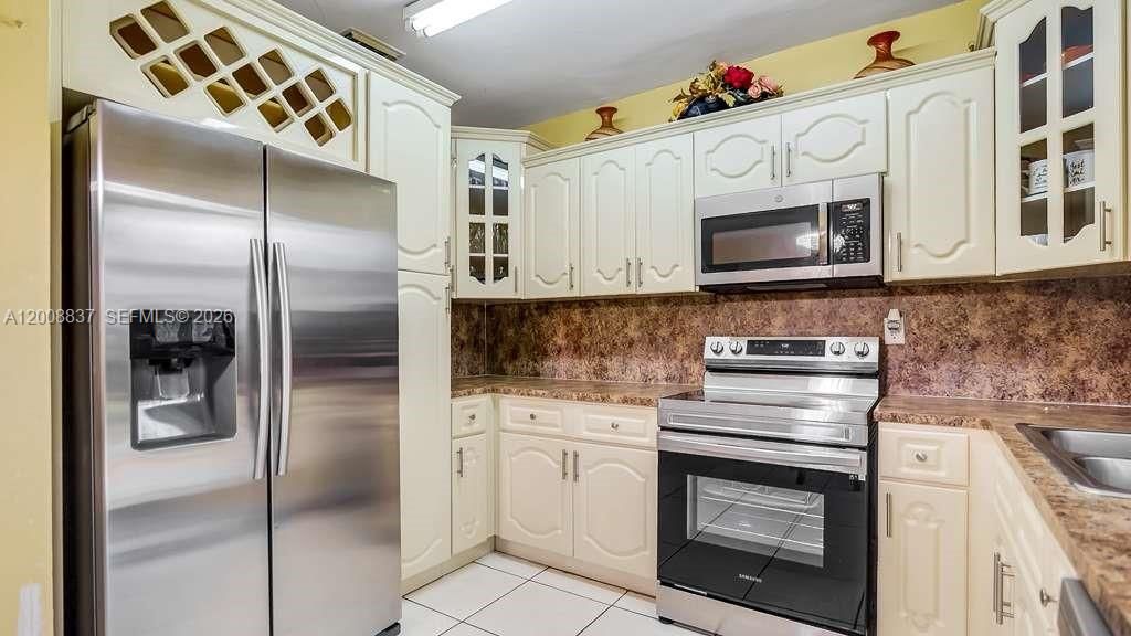 Недавно продано: $529,900 (3 спален, 2 ванн, 1220 Квадратных фут)