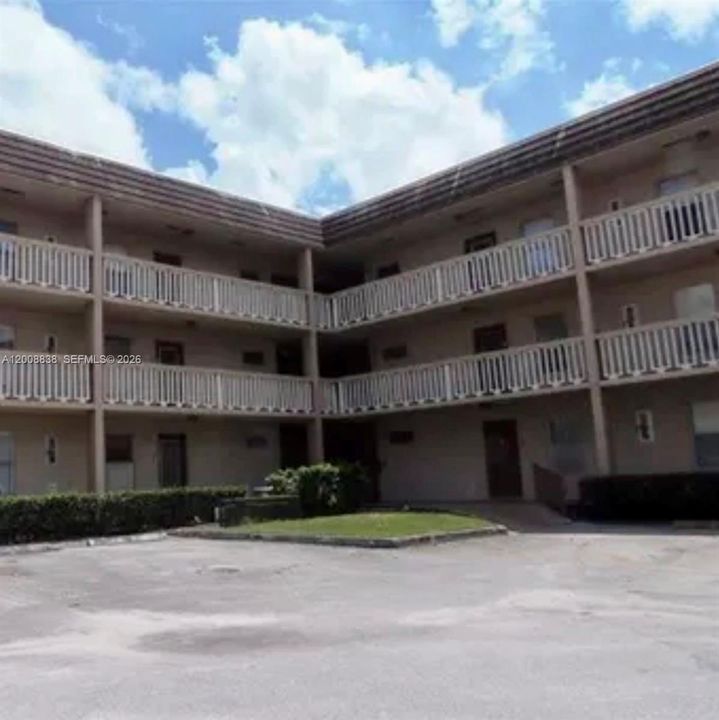 For Sale: $85,000 (1 beds, 1 baths, 660 Square Feet)