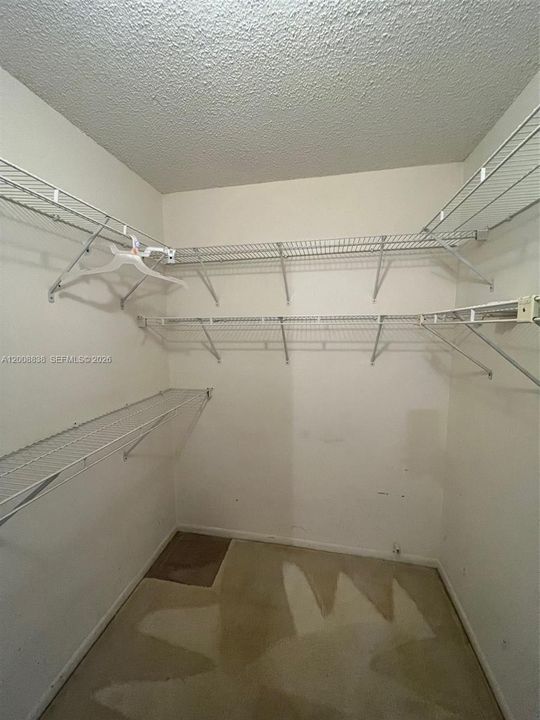 For Sale: $85,000 (1 beds, 1 baths, 660 Square Feet)