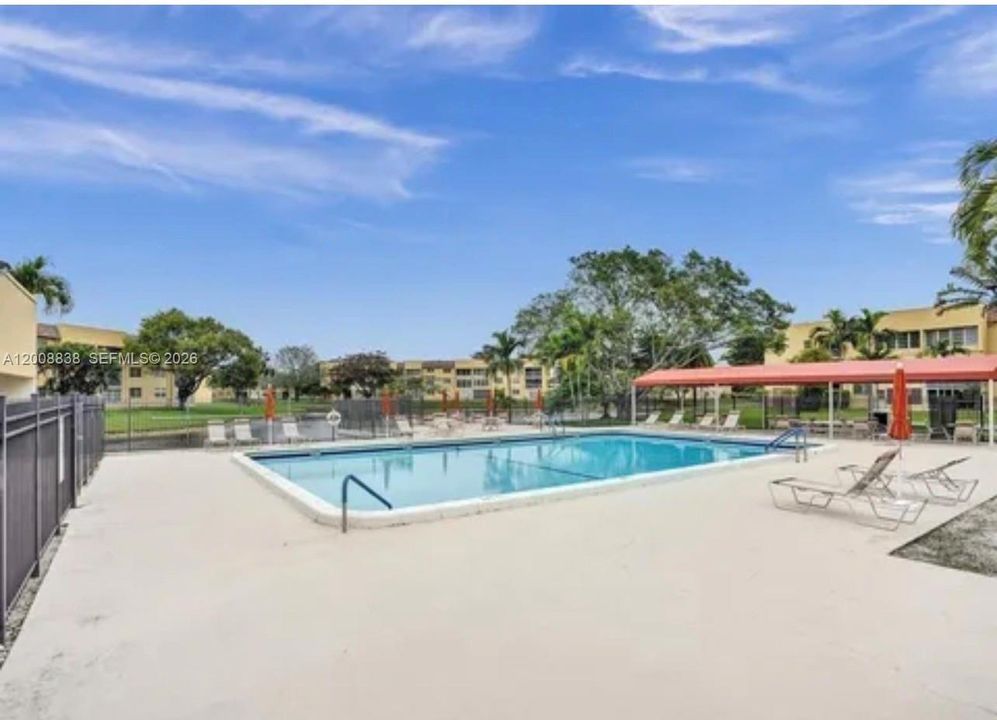 For Sale: $85,000 (1 beds, 1 baths, 660 Square Feet)
