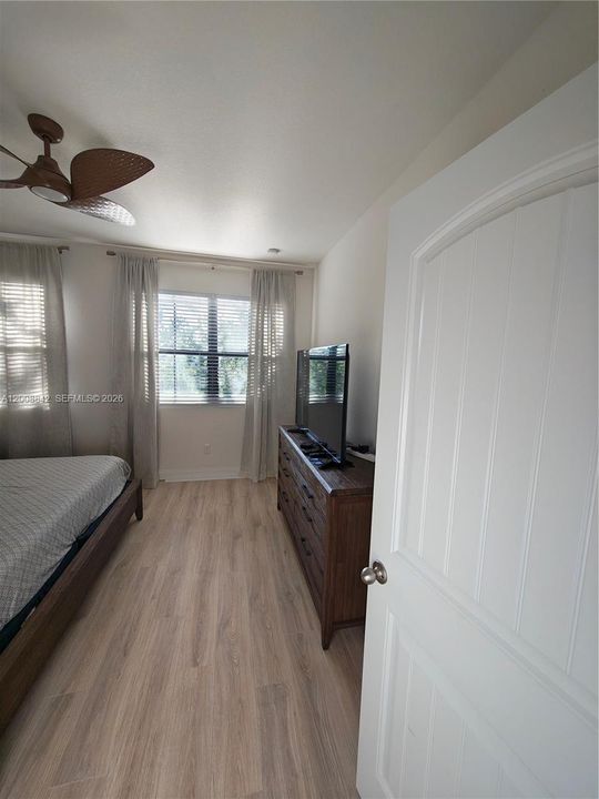 Activo con contrato: $2,800 (3 camas, 2 baños, 1420 Pies cuadrados)