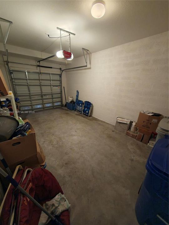 Activo con contrato: $2,800 (3 camas, 2 baños, 1420 Pies cuadrados)