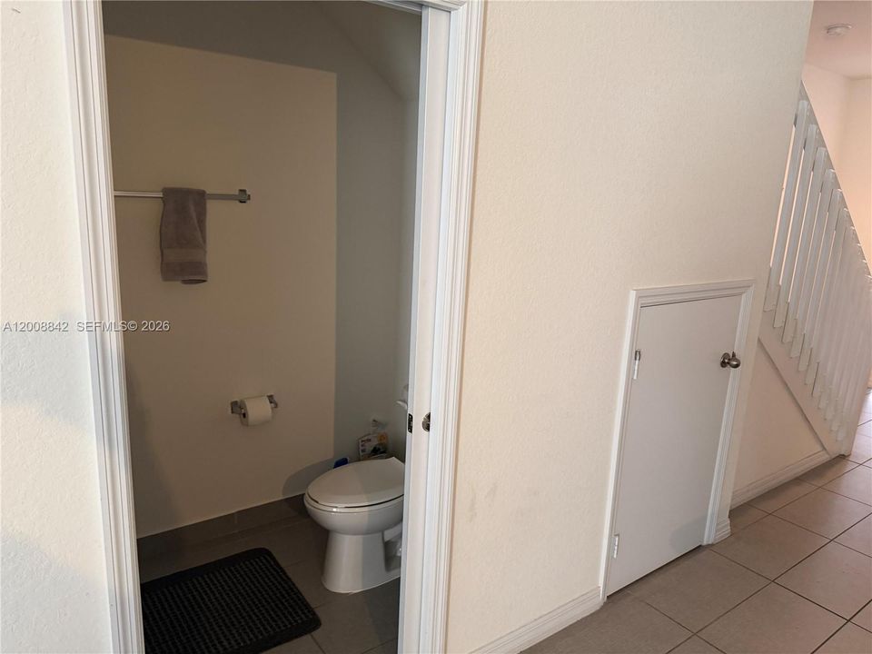 Activo con contrato: $2,800 (3 camas, 2 baños, 1420 Pies cuadrados)