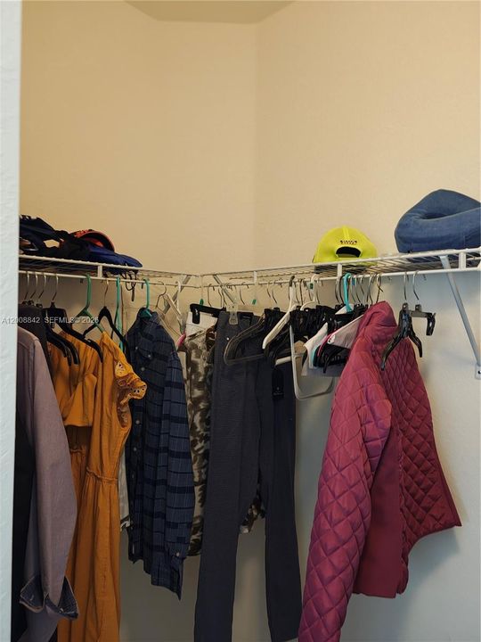 Activo con contrato: $2,800 (3 camas, 2 baños, 1420 Pies cuadrados)