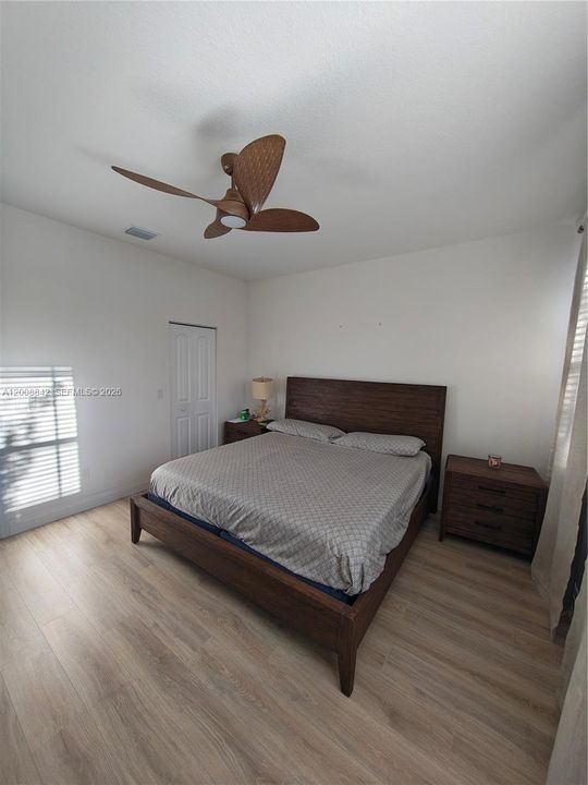 Activo con contrato: $2,800 (3 camas, 2 baños, 1420 Pies cuadrados)
