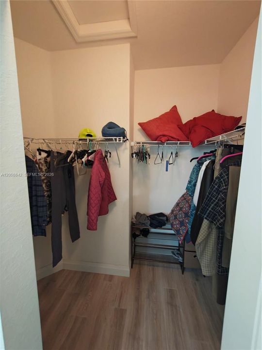 Activo con contrato: $2,800 (3 camas, 2 baños, 1420 Pies cuadrados)