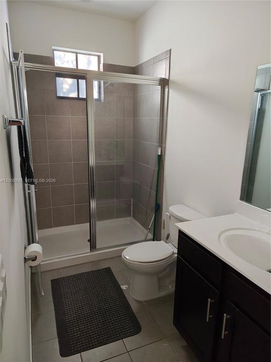 Activo con contrato: $2,800 (3 camas, 2 baños, 1420 Pies cuadrados)