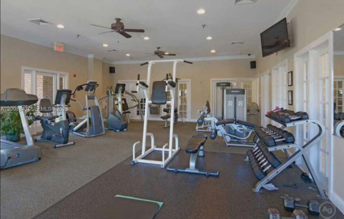 For Sale: $160,000 (2 beds, 2 baths, 920 Square Feet)